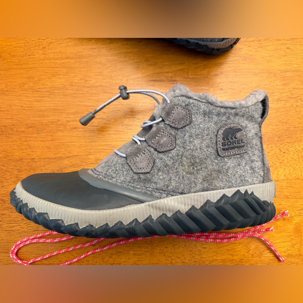 Sorel Gray Winter Boots - size: Girls 6 / Womens 7.5